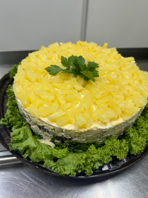 Салат с ананасами и курицей
