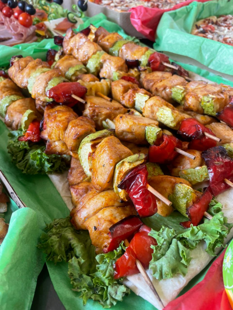 Сувлаки куриные с овощами